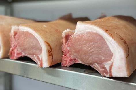 Se vores udvalg af fersk kød fra Kødsnedkeren – din slagter i Nordsjælland.